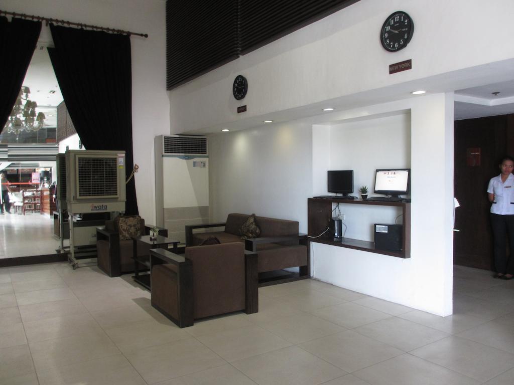 Cityscape Hotel Mandaue Esterno foto