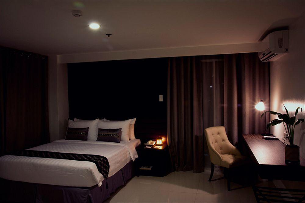Cityscape Hotel Mandaue Esterno foto