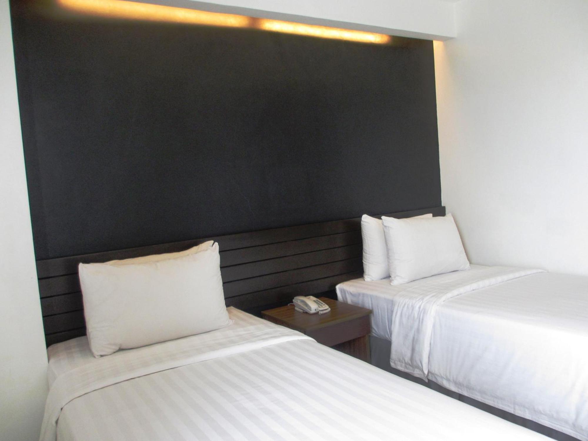 Cityscape Hotel Mandaue Esterno foto