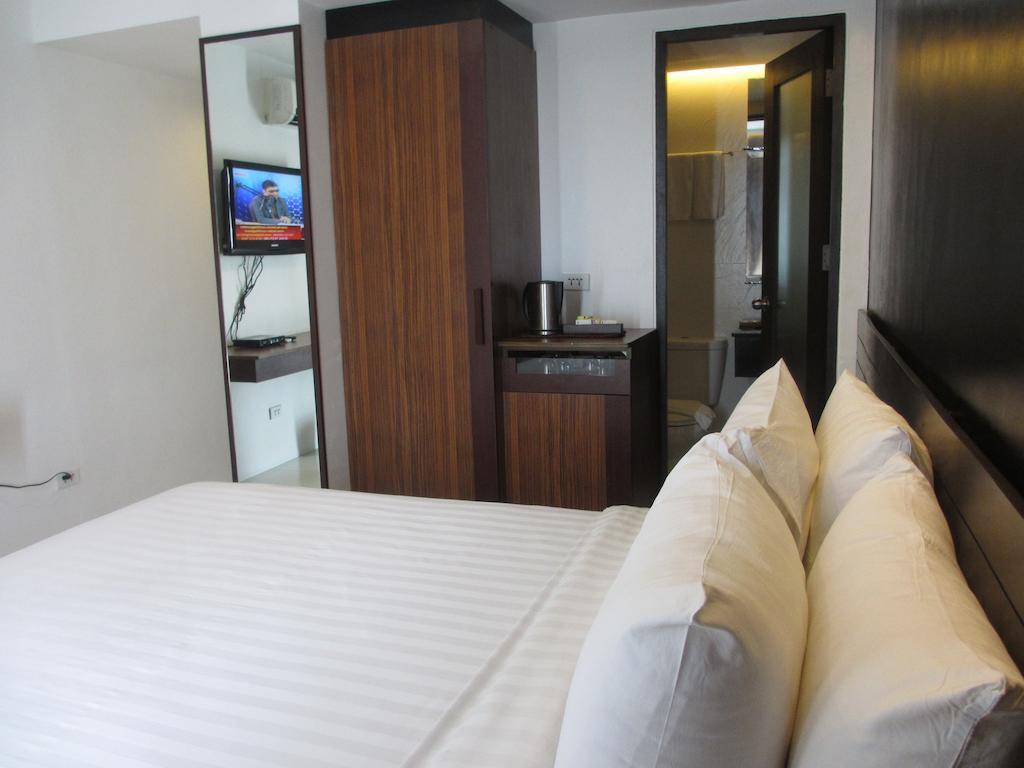 Cityscape Hotel Mandaue Esterno foto