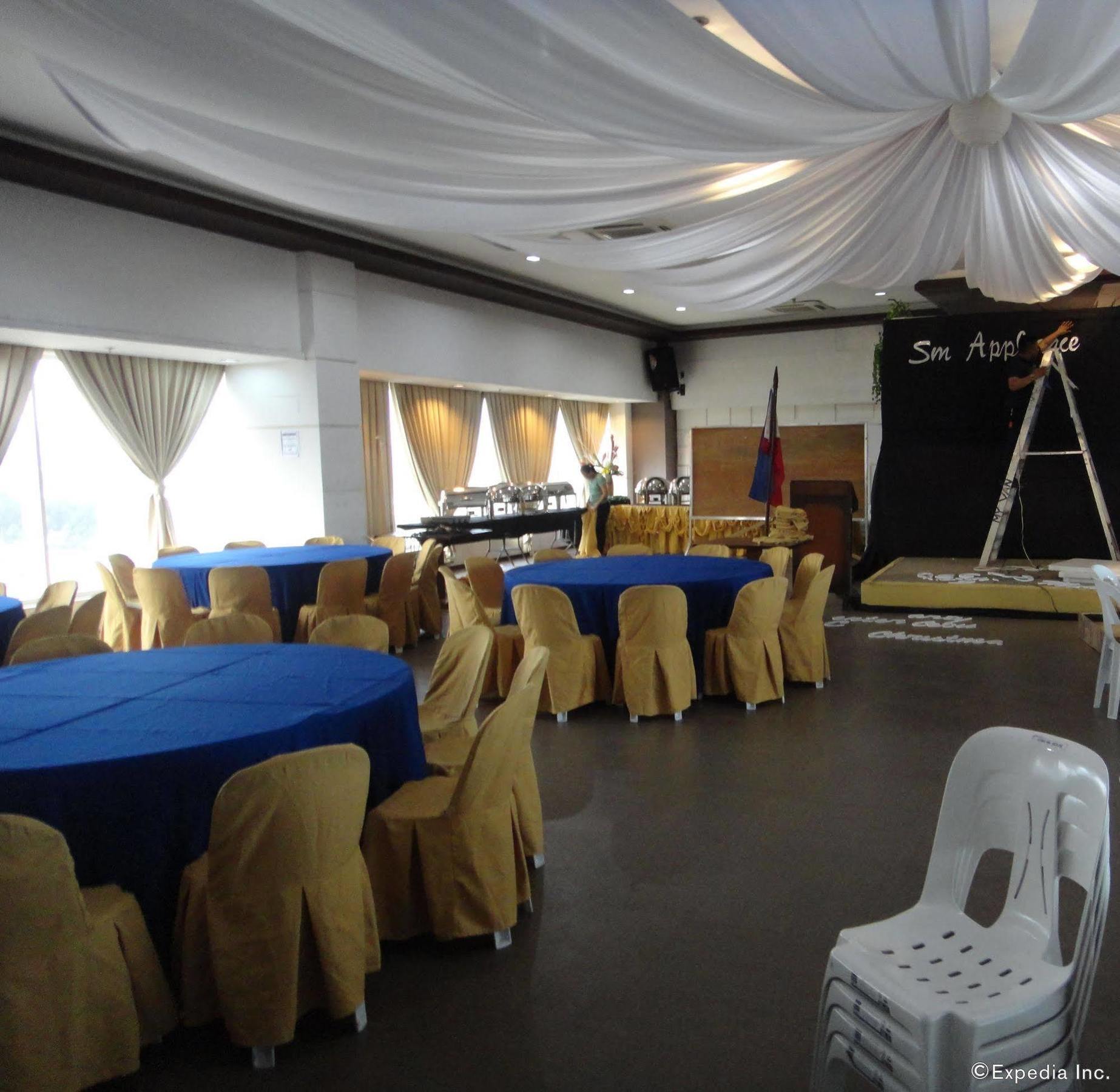 Cityscape Hotel Mandaue Esterno foto