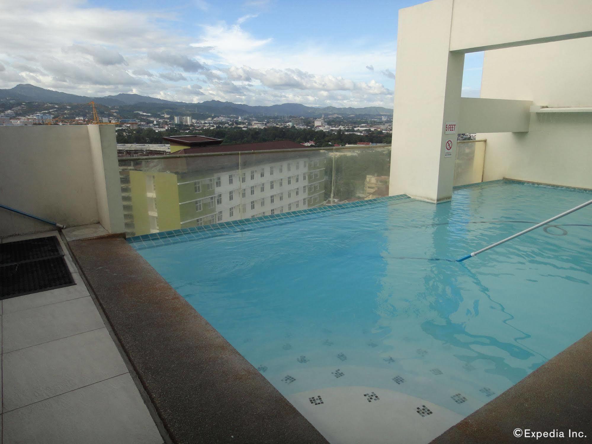 Cityscape Hotel Mandaue Esterno foto