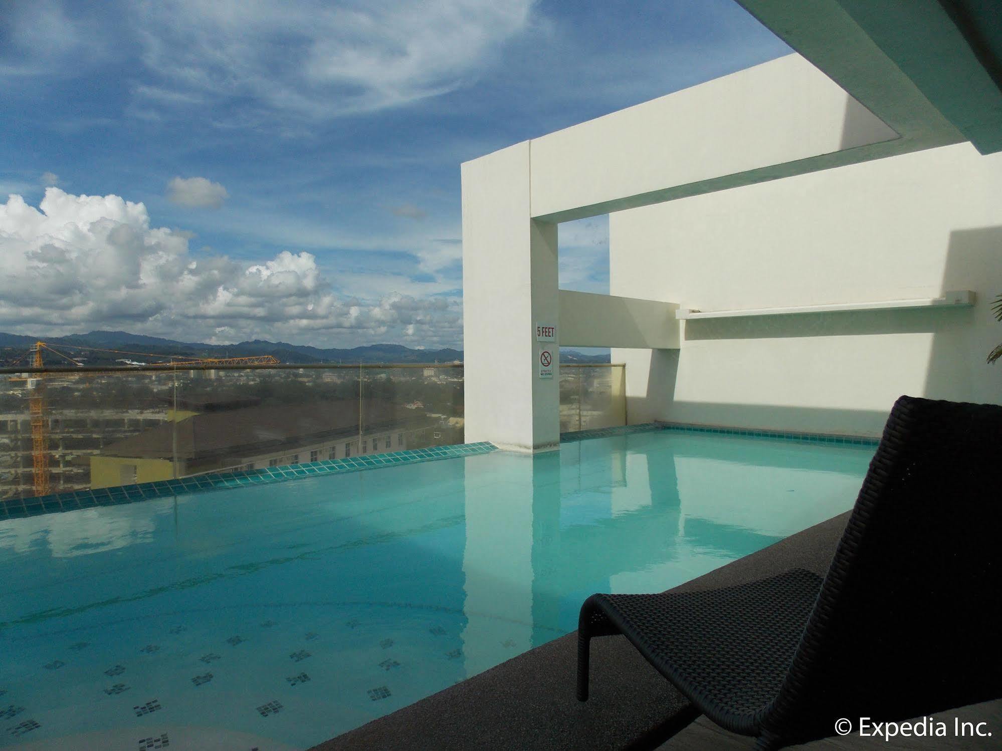 Cityscape Hotel Mandaue Esterno foto