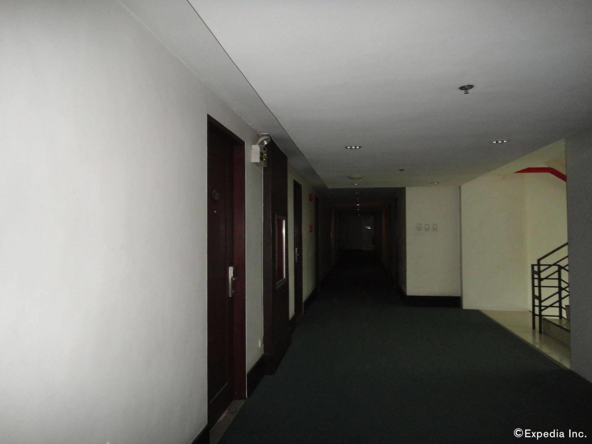 Cityscape Hotel Mandaue Esterno foto